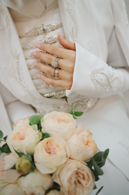 Shooting mariage romantique à Nice - Sur la colline du Château Liaskkaz photographe Couple de mariés lors d'un shooting romantique sur la colline du Château à Nice, photographié par Khaliza (liaskkaz). Lumière naturelle.