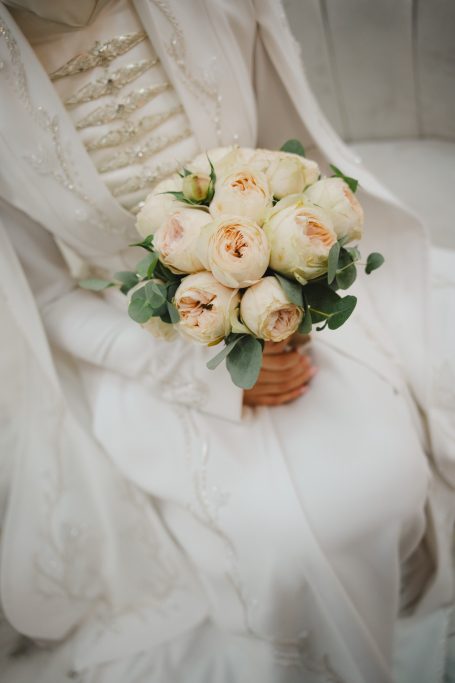 Shooting mariage romantique à Nice - Sur la colline du Château Liaskkaz photographe Couple de mariés lors d'un shooting romantique sur la colline du Château à Nice, photographié par Khaliza (liaskkaz). Lumière naturelle.