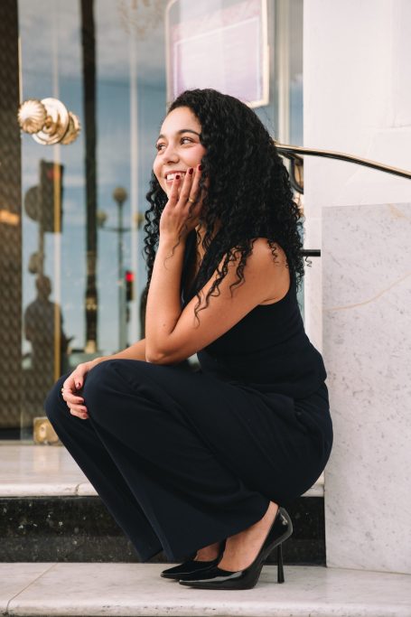 Portraits professionnels pour entreprises sur la Côte d’Azur Shooting photo corporate à Cannes – image élégante d’un dirigeant.