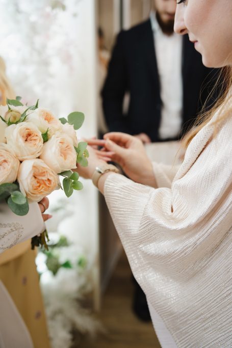 Shooting mariage romantique à Nice - Sur la colline du Château Liaskkaz photographe Couple de mariés lors d'un shooting romantique sur la colline du Château à Nice, photographié par Khaliza (liaskkaz). Lumière naturelle.