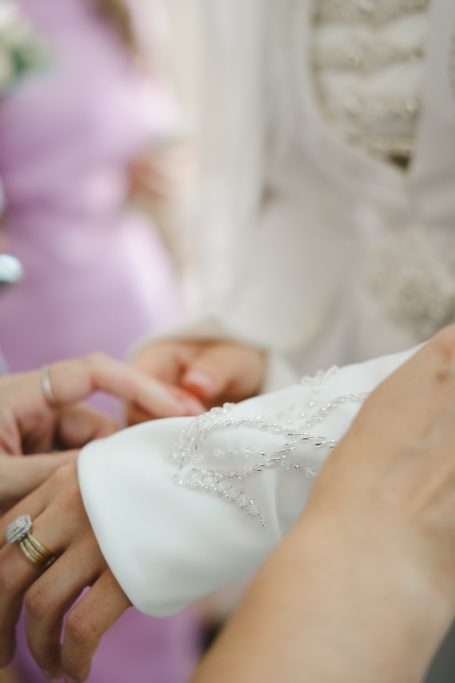 Shooting mariage romantique à Nice - Sur la colline du Château Liaskkaz photographe Couple de mariés lors d'un shooting romantique sur la colline du Château à Nice, photographié par Khaliza (liaskkaz). Lumière naturelle.