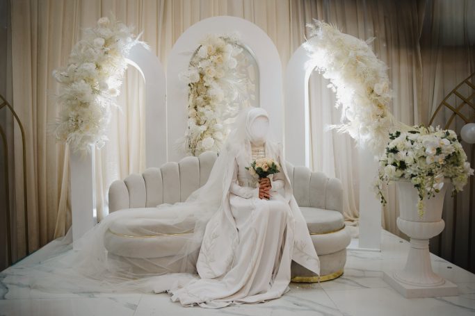 Shooting mariage romantique à Nice - Sur la colline du Château Liaskkaz photographe Couple de mariés lors d'un shooting romantique sur la colline du Château à Nice, photographié par Khaliza (liaskkaz). Lumière naturelle.