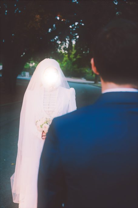 Shooting mariage romantique à Nice - Sur la colline du Château Liaskkaz photographe Couple de mariés lors d'un shooting romantique sur la colline du Château à Nice, photographié par Khaliza (liaskkaz). Lumière naturelle.