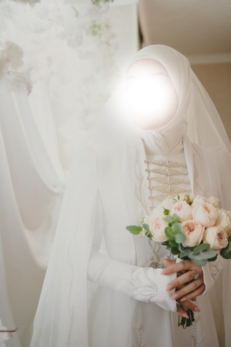 Shooting mariage romantique à Nice - Sur la colline du Château Liaskkaz photographe Couple de mariés lors d'un shooting romantique sur la colline du Château à Nice, photographié par Khaliza (liaskkaz). Lumière naturelle.