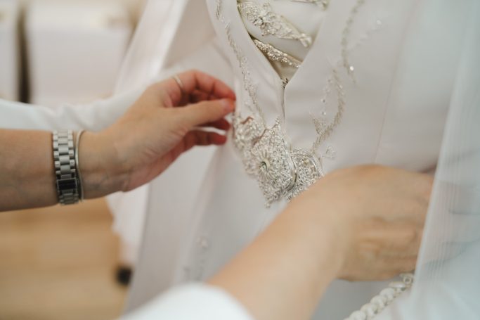 Shooting mariage romantique à Nice - Sur la colline du Château Liaskkaz photographe Couple de mariés lors d'un shooting romantique sur la colline du Château à Nice, photographié par Khaliza (liaskkaz). Lumière naturelle.