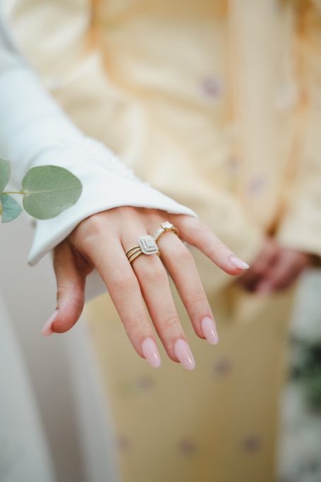 Shooting mariage romantique à Nice - Sur la colline du Château Liaskkaz photographe Couple de mariés lors d'un shooting romantique sur la colline du Château à Nice, photographié par Khaliza (liaskkaz). Lumière naturelle.
